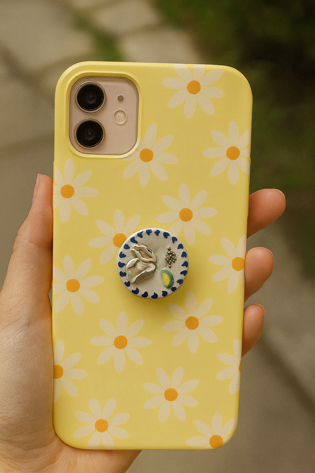 Daisy Oyster Phone pop socket